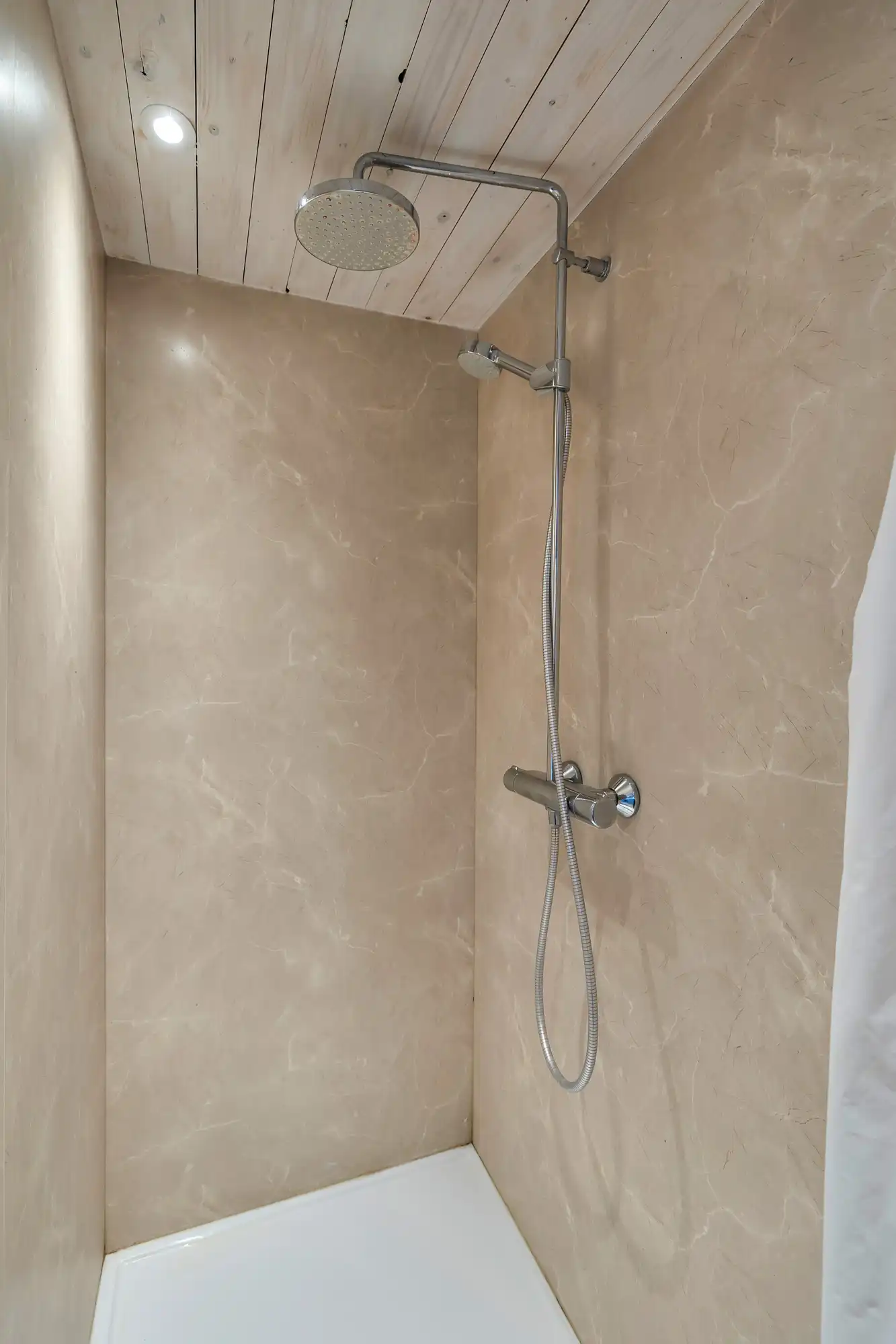 Instapklaar triplex of opbrengsteigendom met 4 slpks 2 badk foto 6