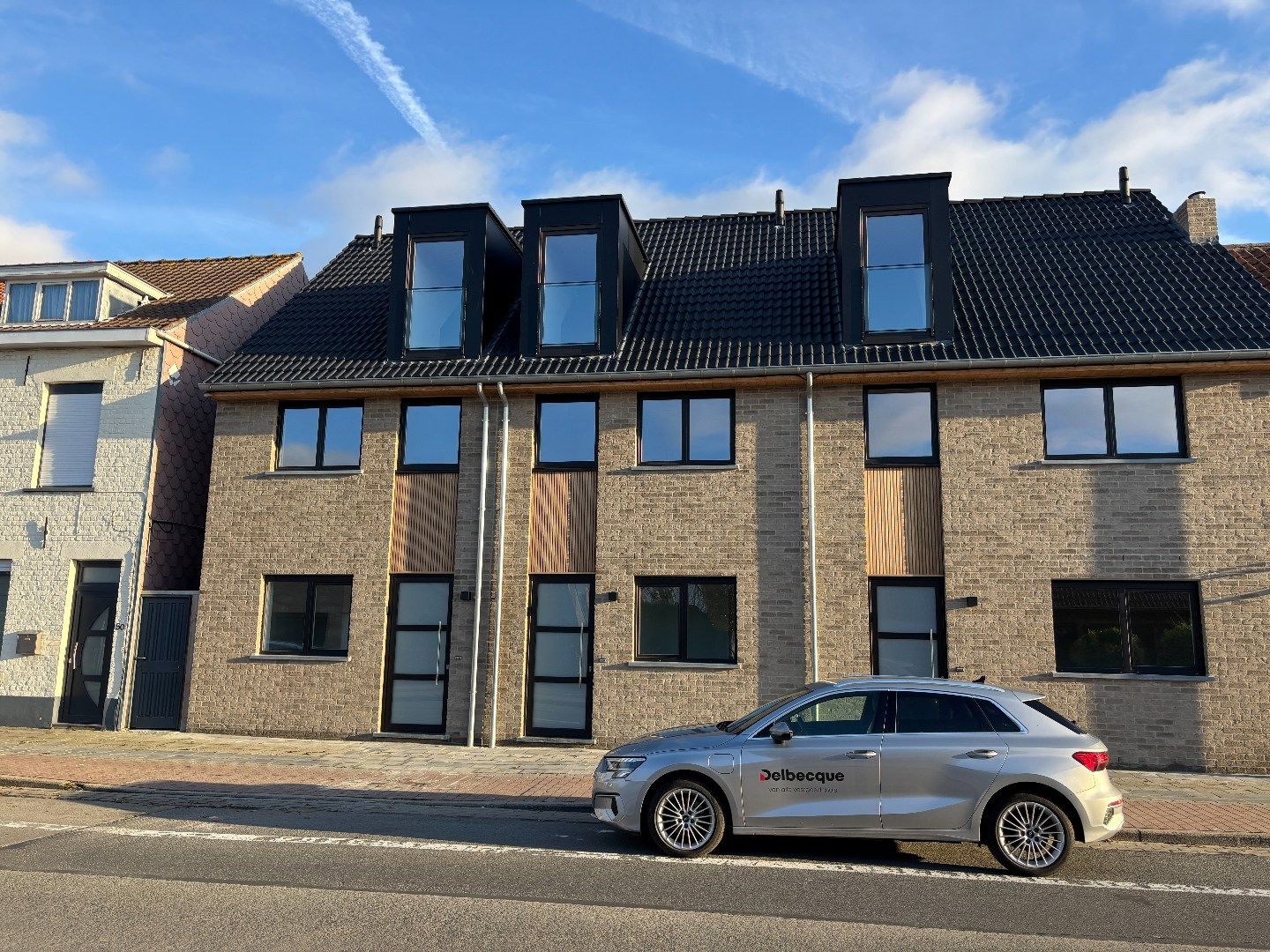 Nieuwbouwwoning met 3 slaapkamers en tuin foto {{pictureIndex}}