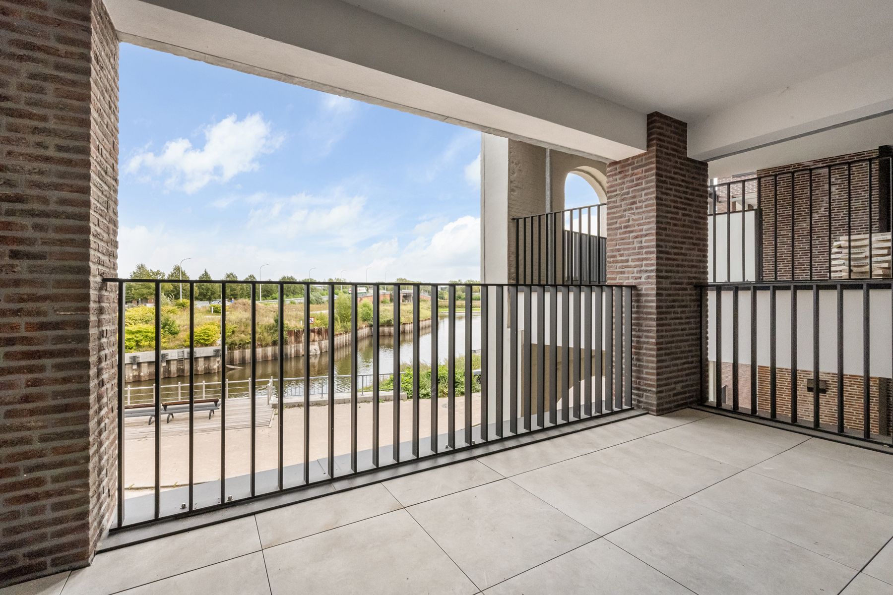 Nieuwbouwappartement met 2 slpks + 2 terrassen foto 2