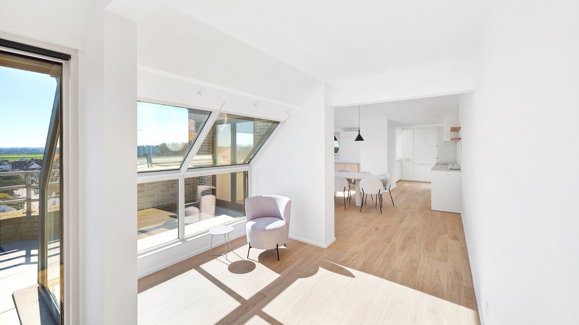 Prachtig duplex appartement met 18 meter gevelbreedte en groot zuid gericht terras met open zicht over het Knokse hinterland foto 4