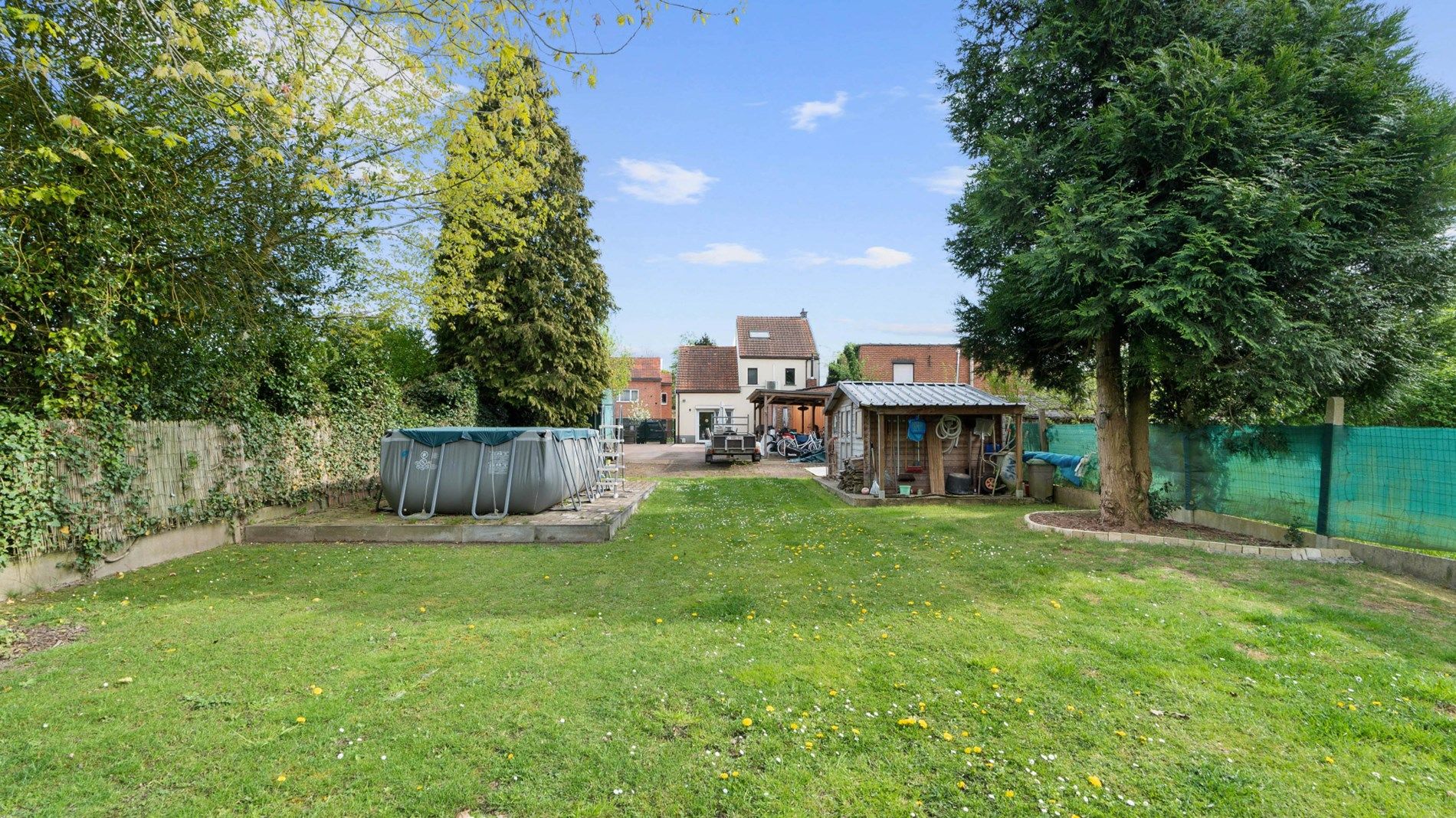 LUBBEEK woning met mooie tuin foto 2
