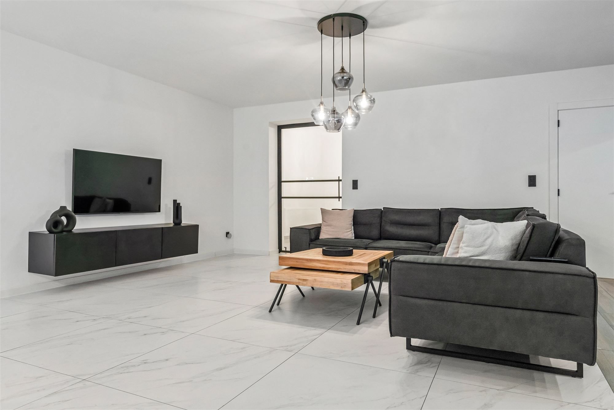 UITERST KNAP GERENOVEERDE WONING MET 3-4 SLAAPKAMERS OP EEN PERCEEL VAN 12A48CA TE BEVERLO foto 4