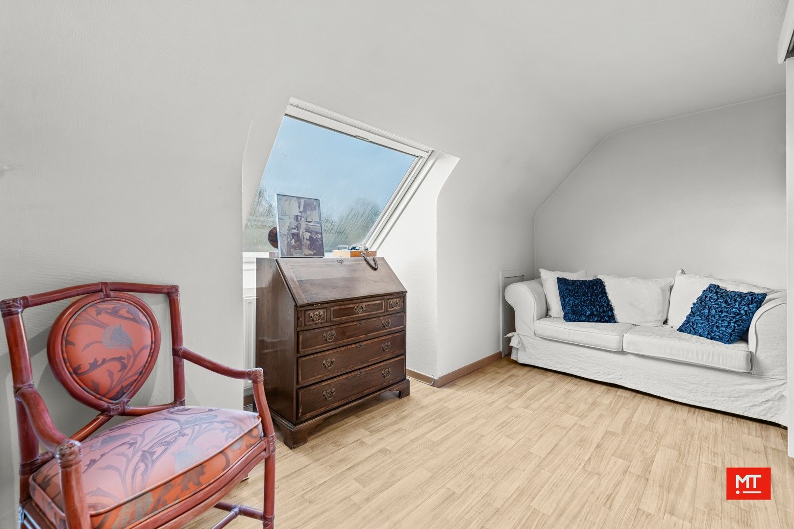 Bijzonder ruim gebouw met tal van mogelijkheden en uitweg, te koop in de dorpskern van Dadizele foto 22