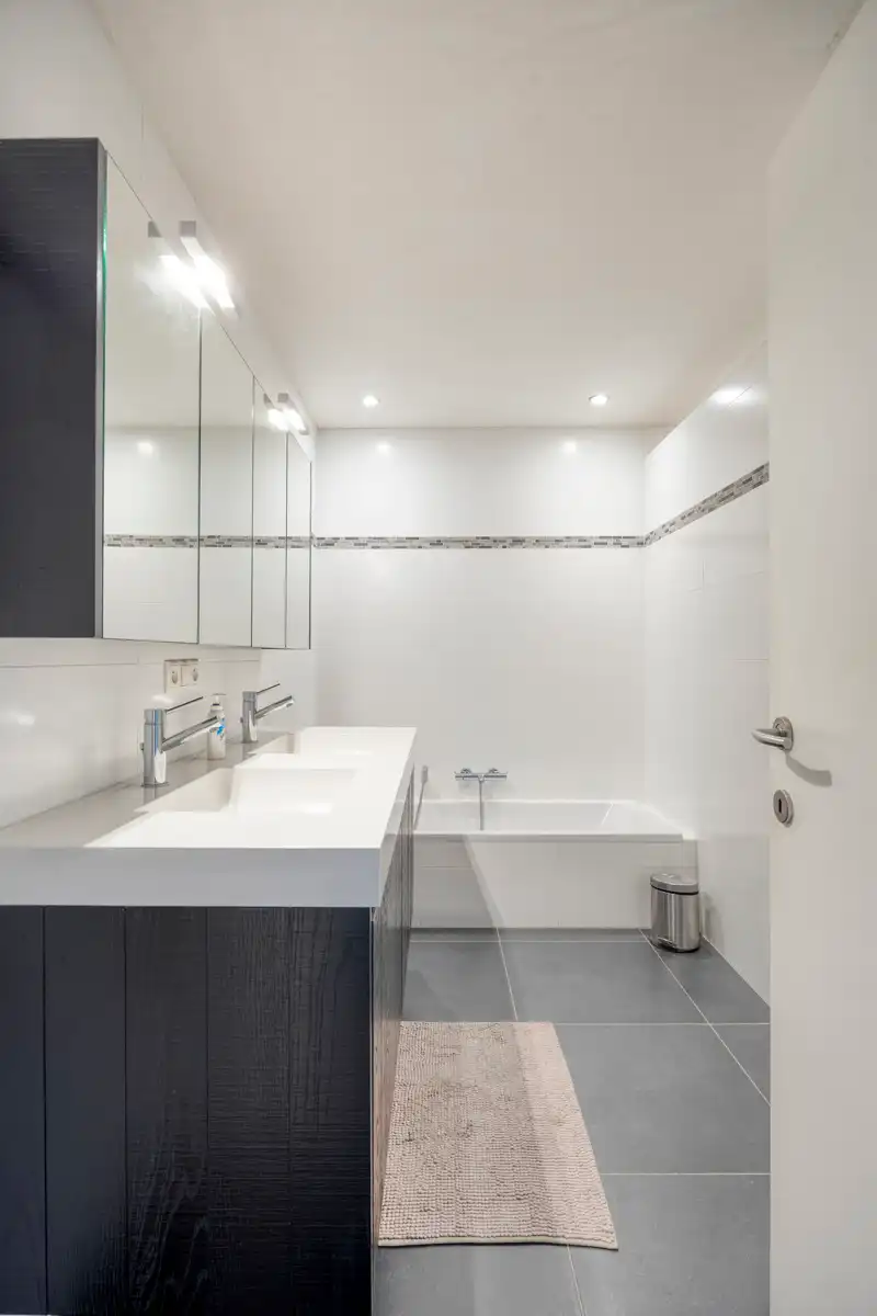 Instapklare HOB met 5 kamers + bureau, en aangename tuin! foto 23