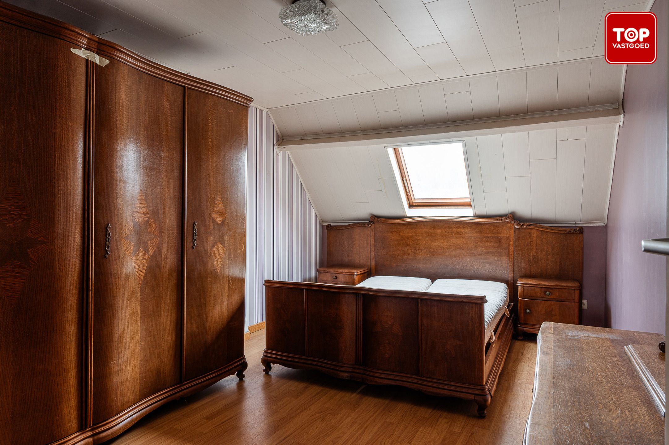 Te renoveren woning met veel potentieel foto 13