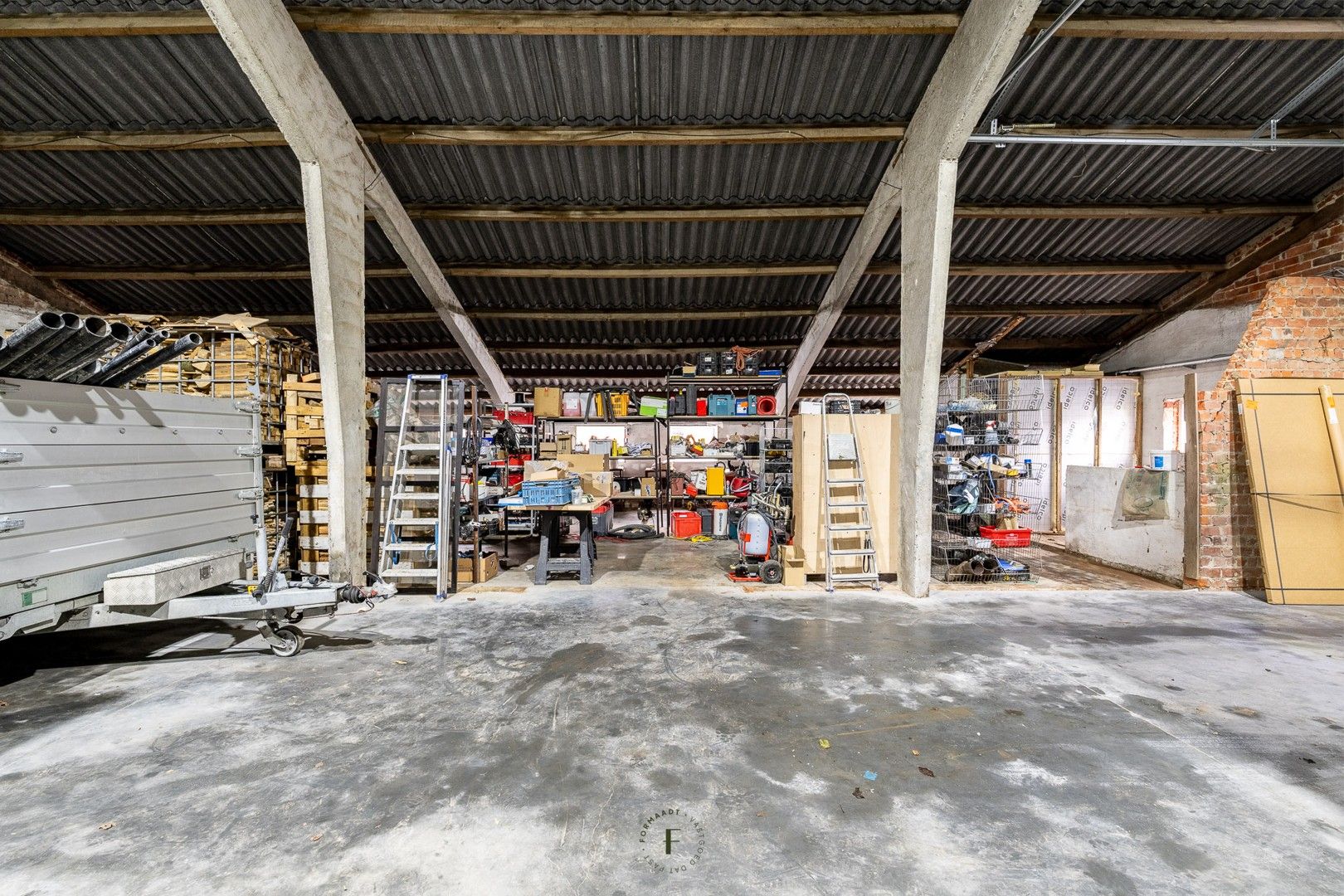 Strategisch gelegen woning met vernieuwde loods op toplocatie in Hooglede foto 24