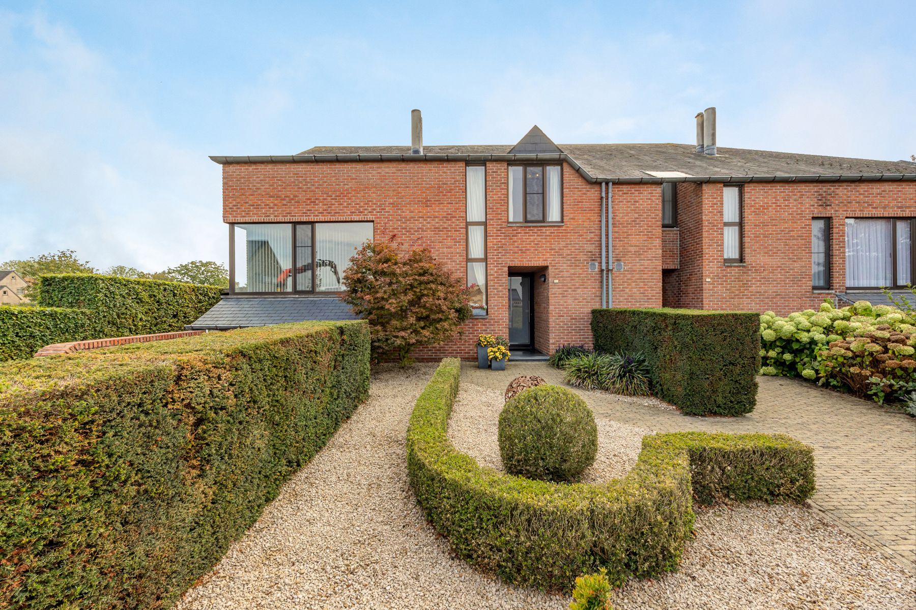 Eigentijdse gezinswoning op een perceel van ca 1.059m² in het centrum van Hoogstraten foto 2