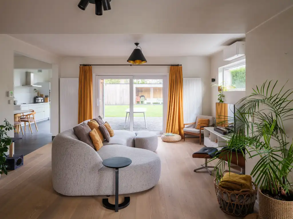 Sint-Denijs-Westrem - Vrijstaande woning met aangename tuin en achtergelegen ‘poolhouse’ in een rustig gelegen wijk. foto {{pictureIndex}}