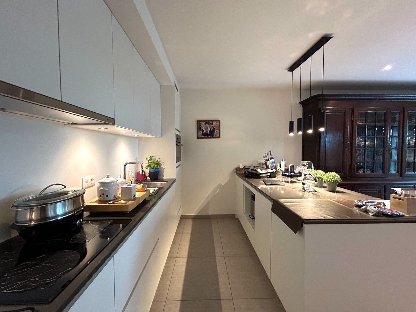 Instapklaar twee-slaapkamerappartement met zicht op stadspark te centrum Roeselare! foto 7