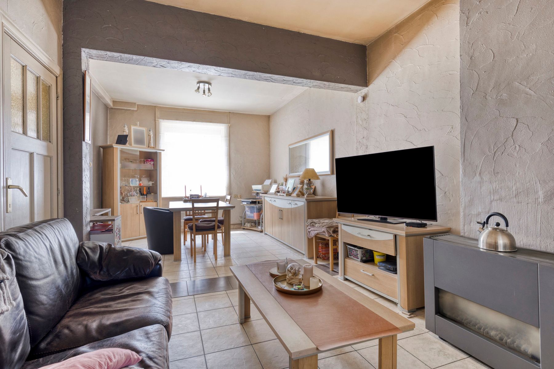 Te renoveren woning met 2slpk (mogelijkheid 3) en tuin! foto 2