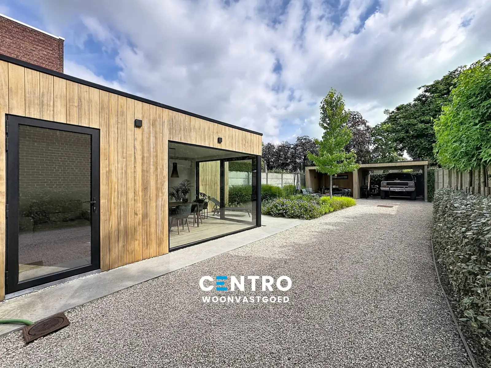 Hoofdfoto van de publicatie: Uiterst CHARMANTE woning te Tielt met 4 slpks, leuke tuin én carport!