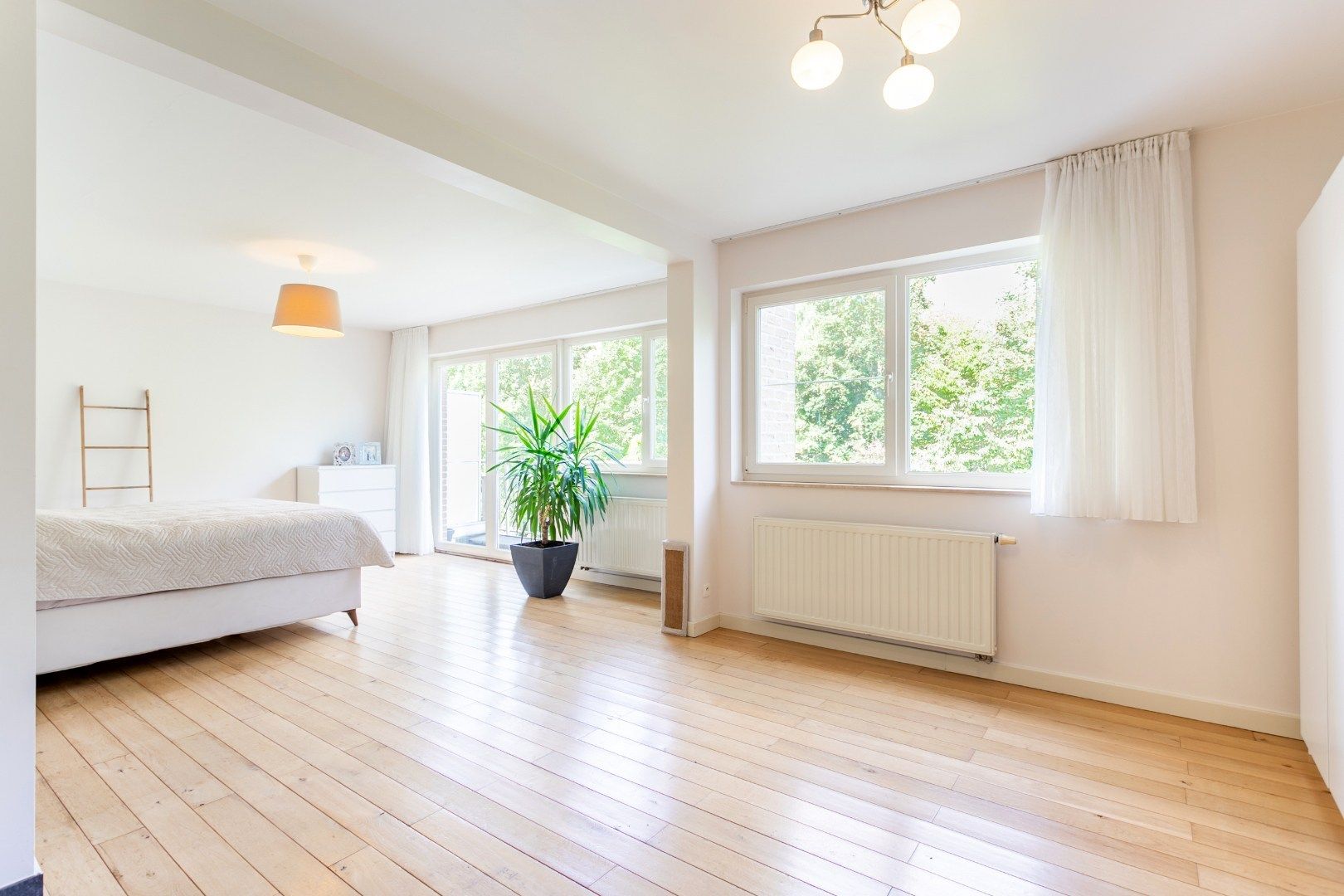 Recente kangoeroewoning met 4 slaapkamers, garage en tuin in een doodlopende straat foto 13