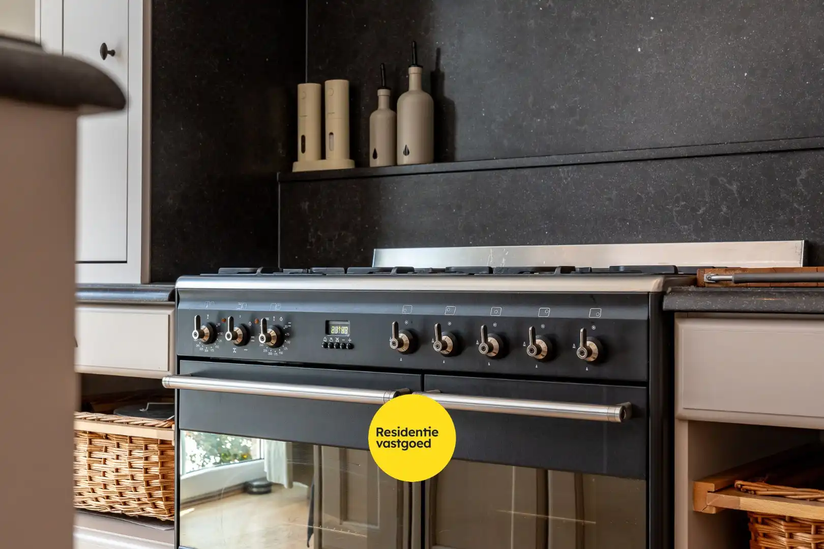 Exclusieve villa met zwembad en poolhouse in de nieuwe St-Annawijk te Sint-Andries foto 6