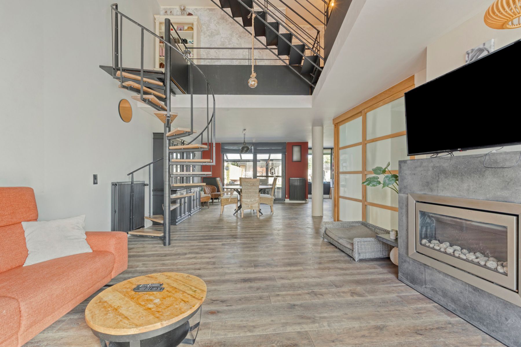 Instapklare HOB met 4 slaapkamers en polyvalent bijgebouw foto 4