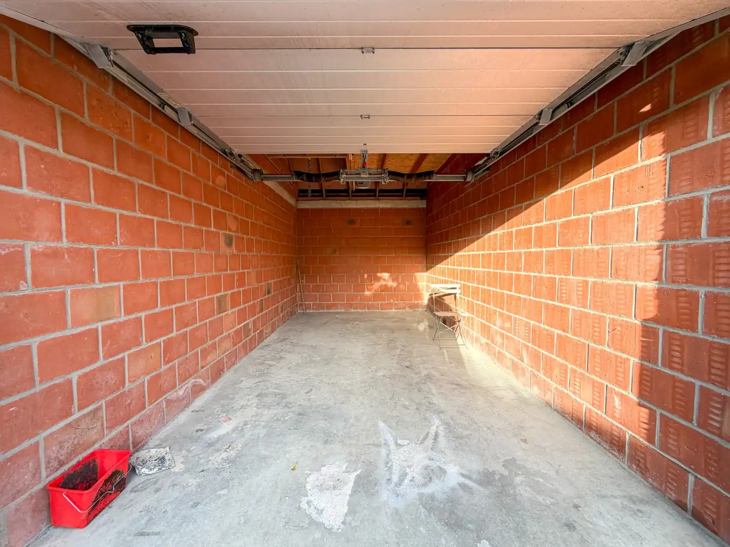 Lichtrijk gelijkvloers appartement met 2 slpk, garage en autostandplaats foto 27