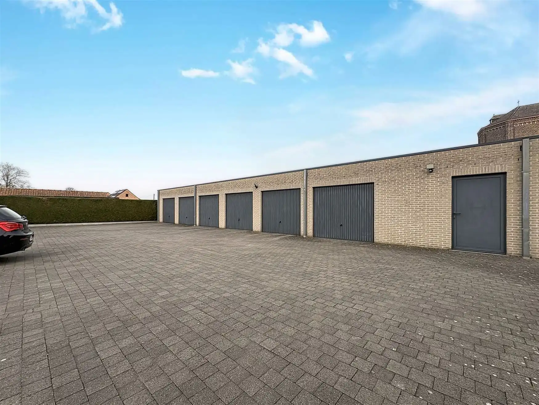 Charmante halfopen bebouwing inclusief garage foto 12