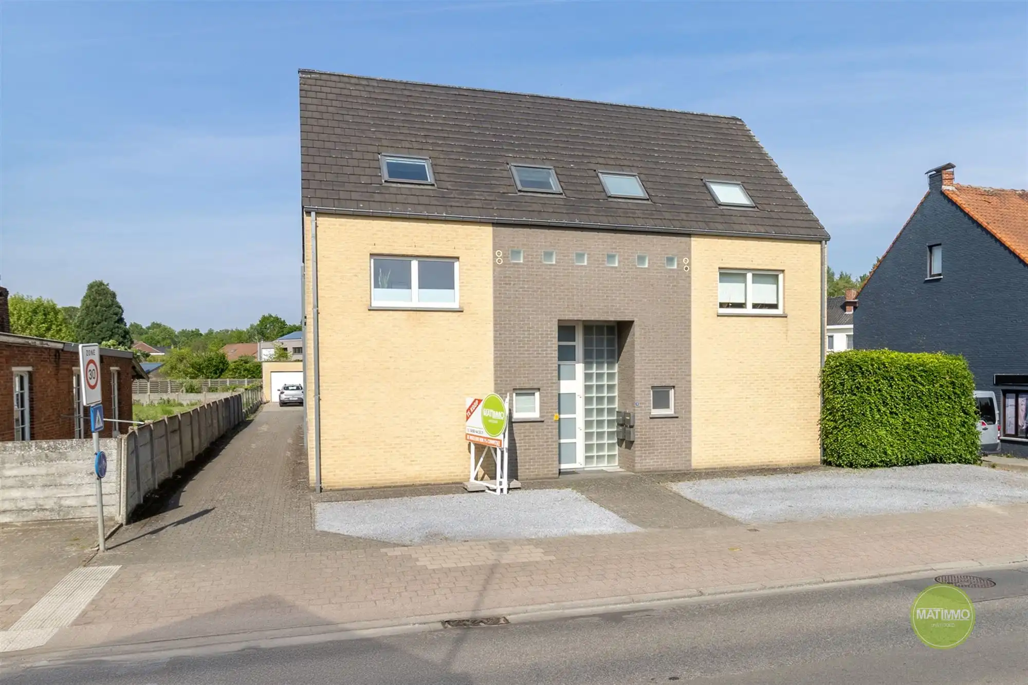 Ruim duplex appartement met 2 slaapkamers te Balen-Olmen foto 2