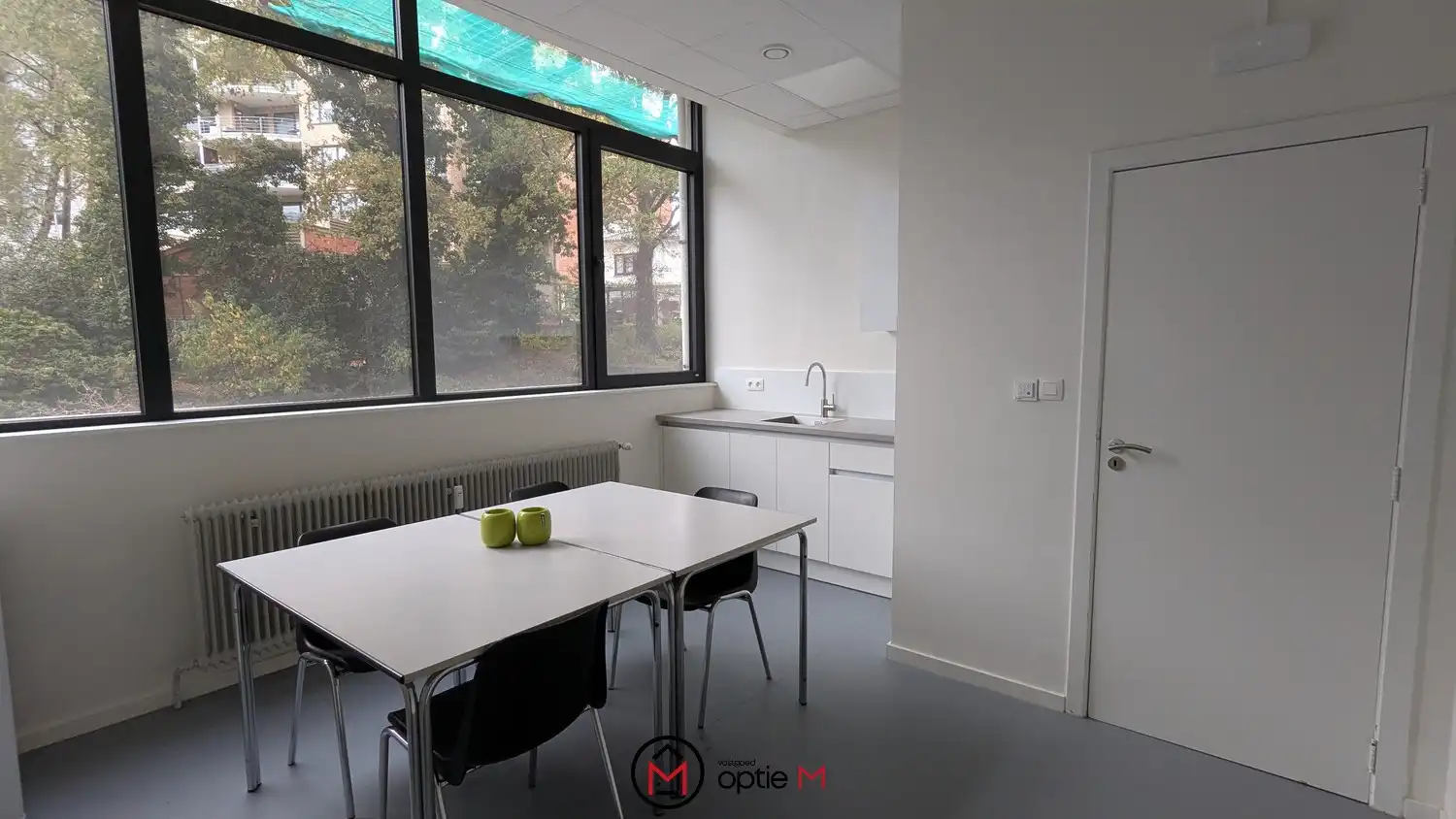 Instapklaar kantoor te koop in Genk – centrale ligging met parkeergelegenheid foto 4