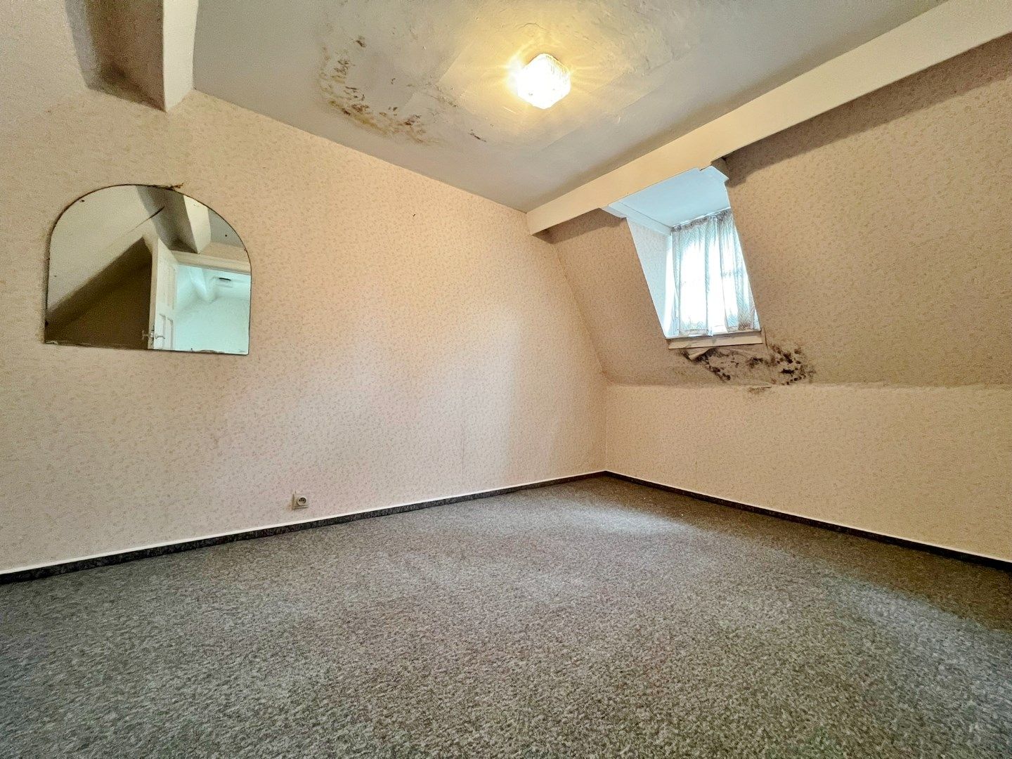 Twee te renoveren woningen met tuintje in de stadskern van Ieper foto 25