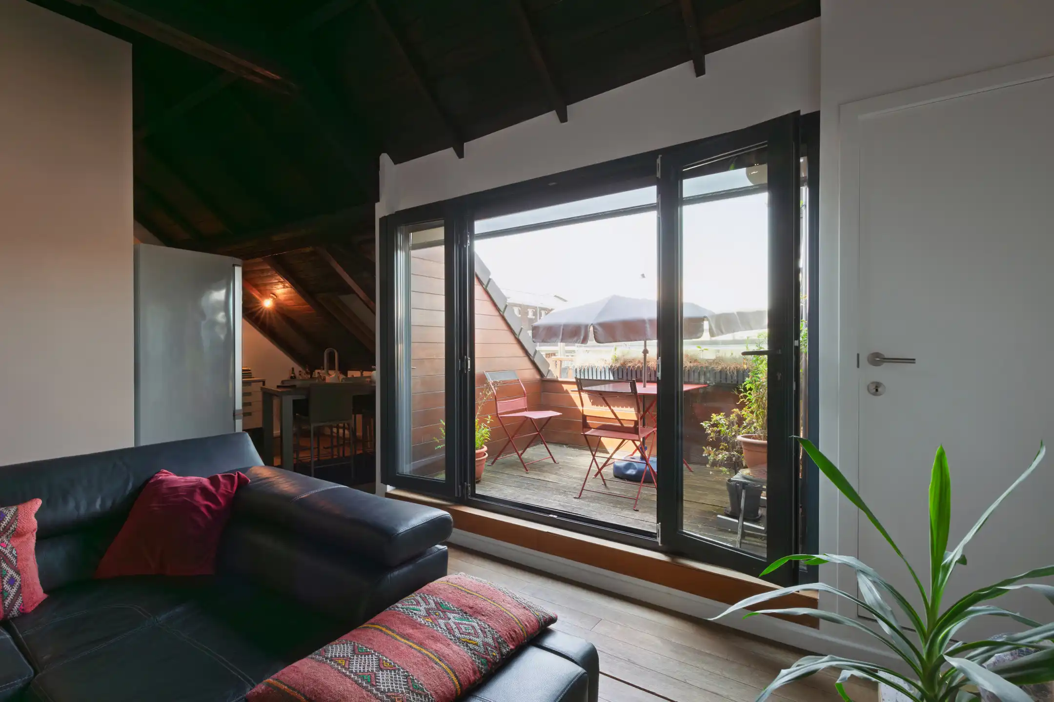 ANTWERPEN CENTRUM - Twee slpk-appartement met zuid terras  foto 2