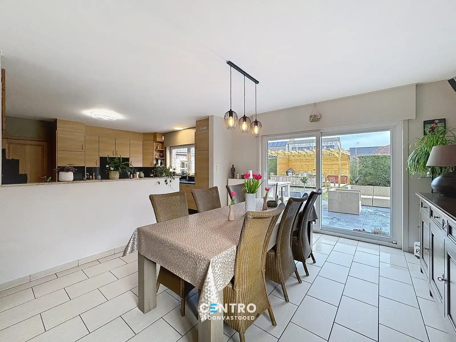 Kwalitatief afgewerkte villa met 4 slpks, garage én ZUIDger. tuin! foto 6