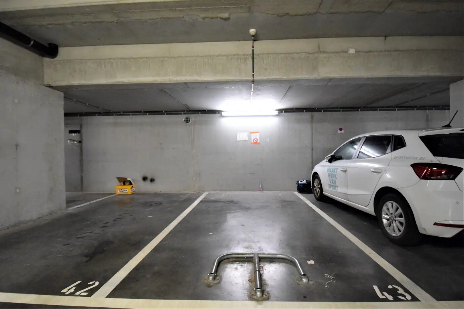 Parking te koop foto {{pictureIndex}}