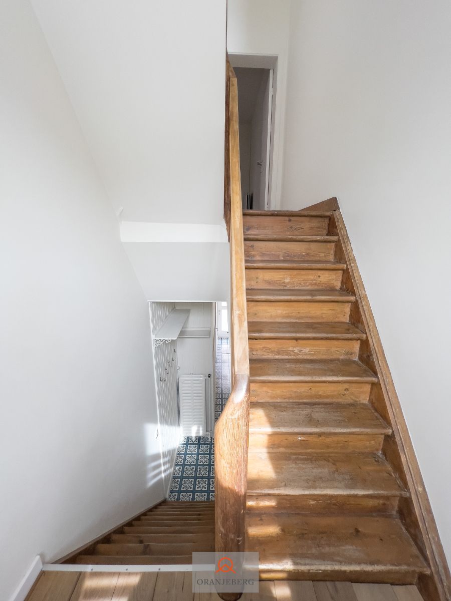 Ruime gerenoveerde burgerwoning nabij de Visserij foto 20