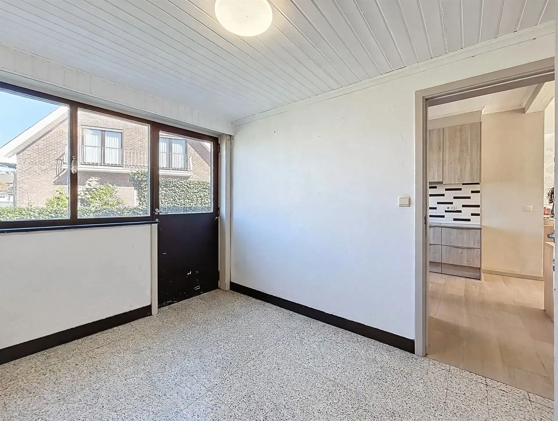 Open bebouwing met 3 slaapkamers en inpandige garage op toplocatie foto 6
