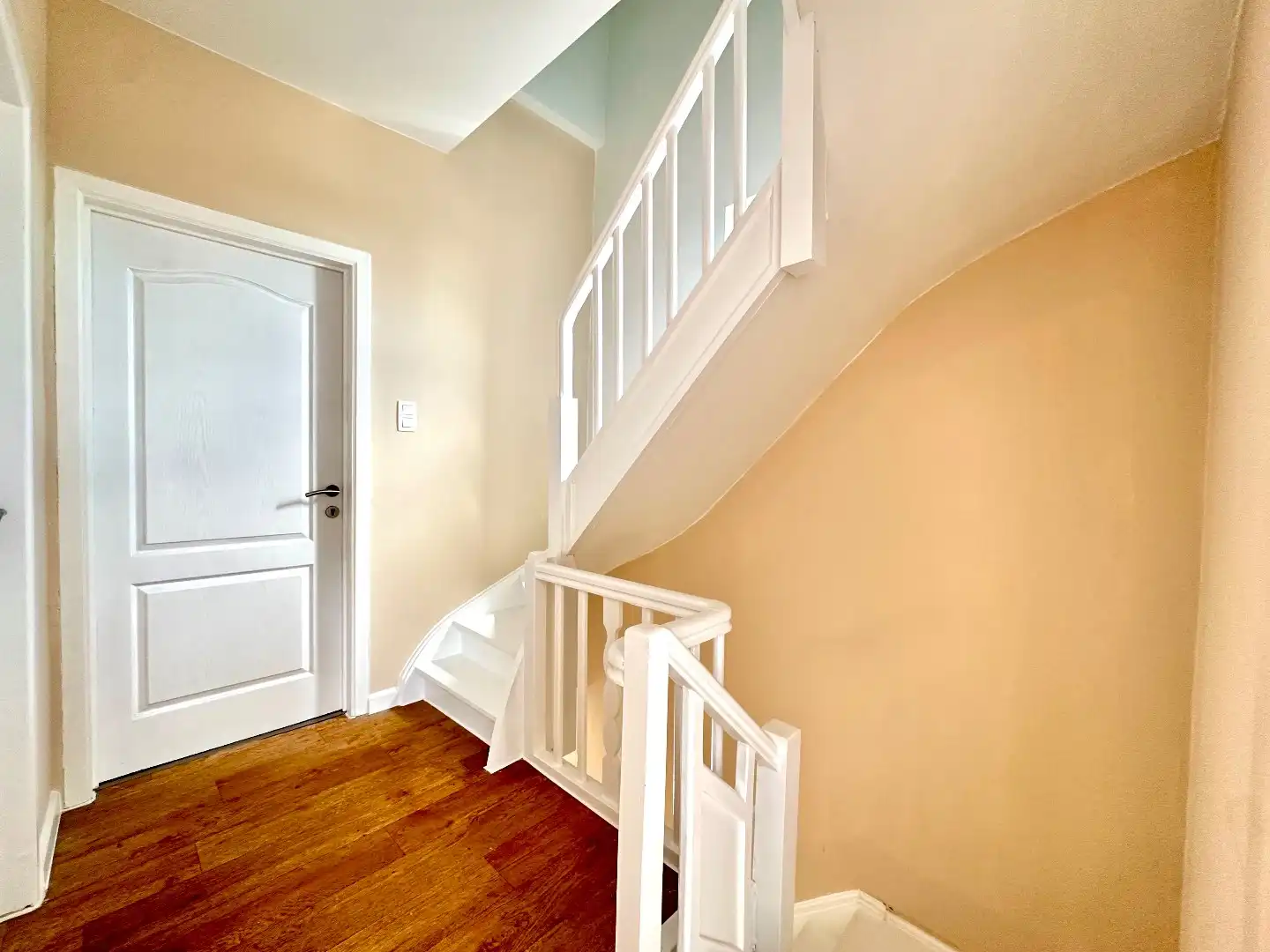 Ruime en gerenoveerde gezinswoning met 3 slaapkamers en veel comfort foto 17