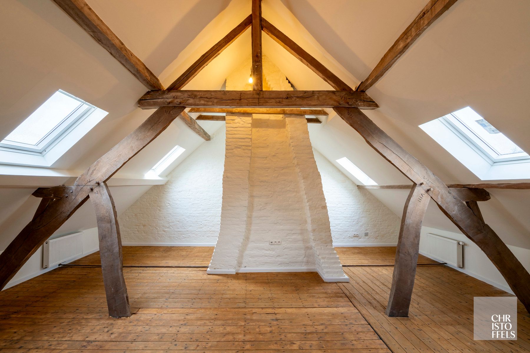 Kwalitatief gerenoveerde hoeve met 413 m² woonbeleving!  foto 24