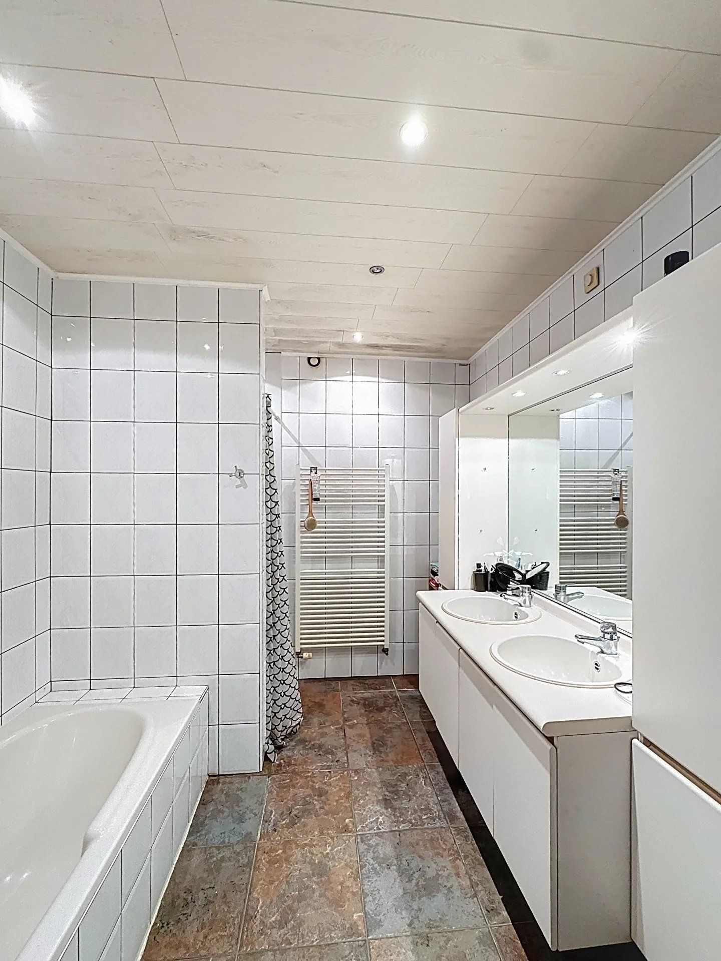 Laagbouwwoning met grote zolder en 3 slaapkamers op een ruim perceel. foto 11