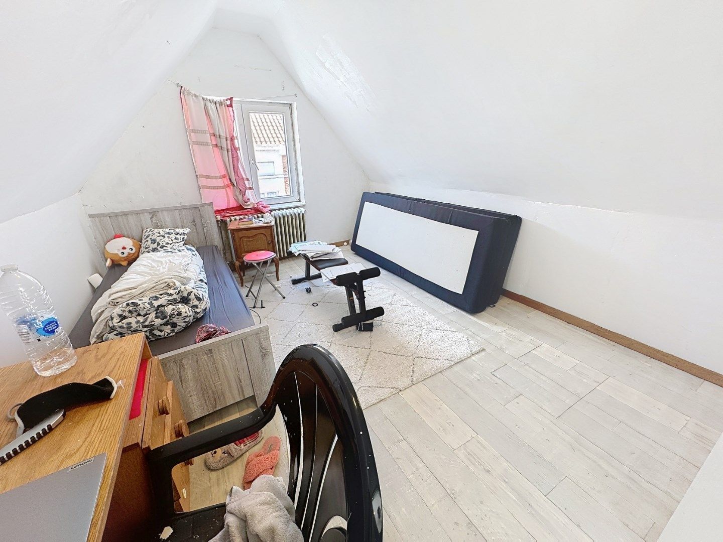 Ruime standaard rijwoning met 4 slaapkamers in het historische Brugge foto 13