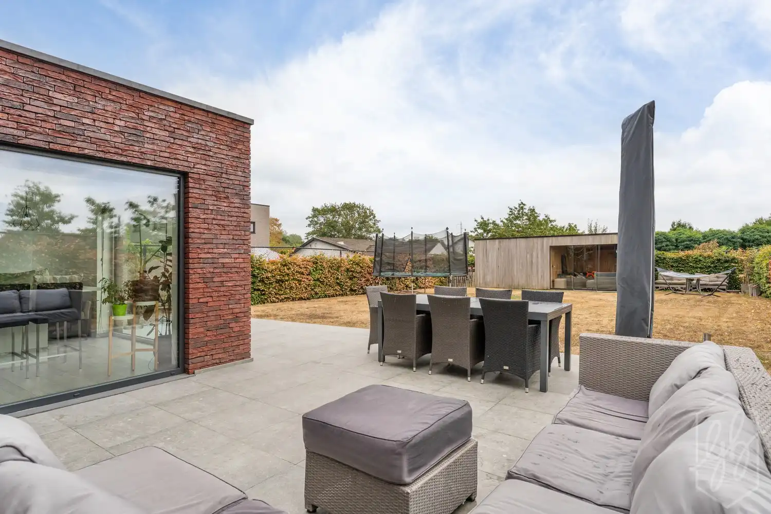 Instapklare BEN woning uit 2019 met zuidgerichte tuin en poolhouse foto 20