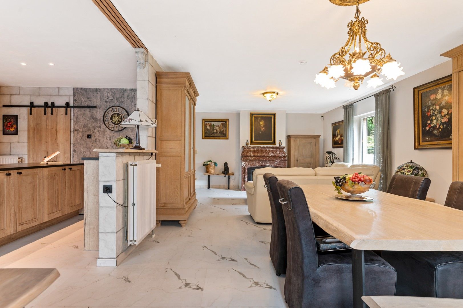 Knappe laagbouwwoning en groot bijgebouw met tuin en zwembad foto 8