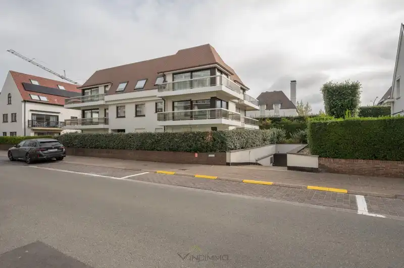 Charmant appartement met terras nabij het casino van Knokke en zeedijk foto {{pictureIndex}}