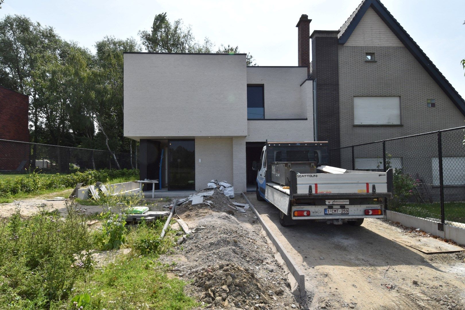 Ruime halfopen nieuwbouwwoning met tuin, garage en 3 slaapkamers in Marke foto {{pictureIndex}}