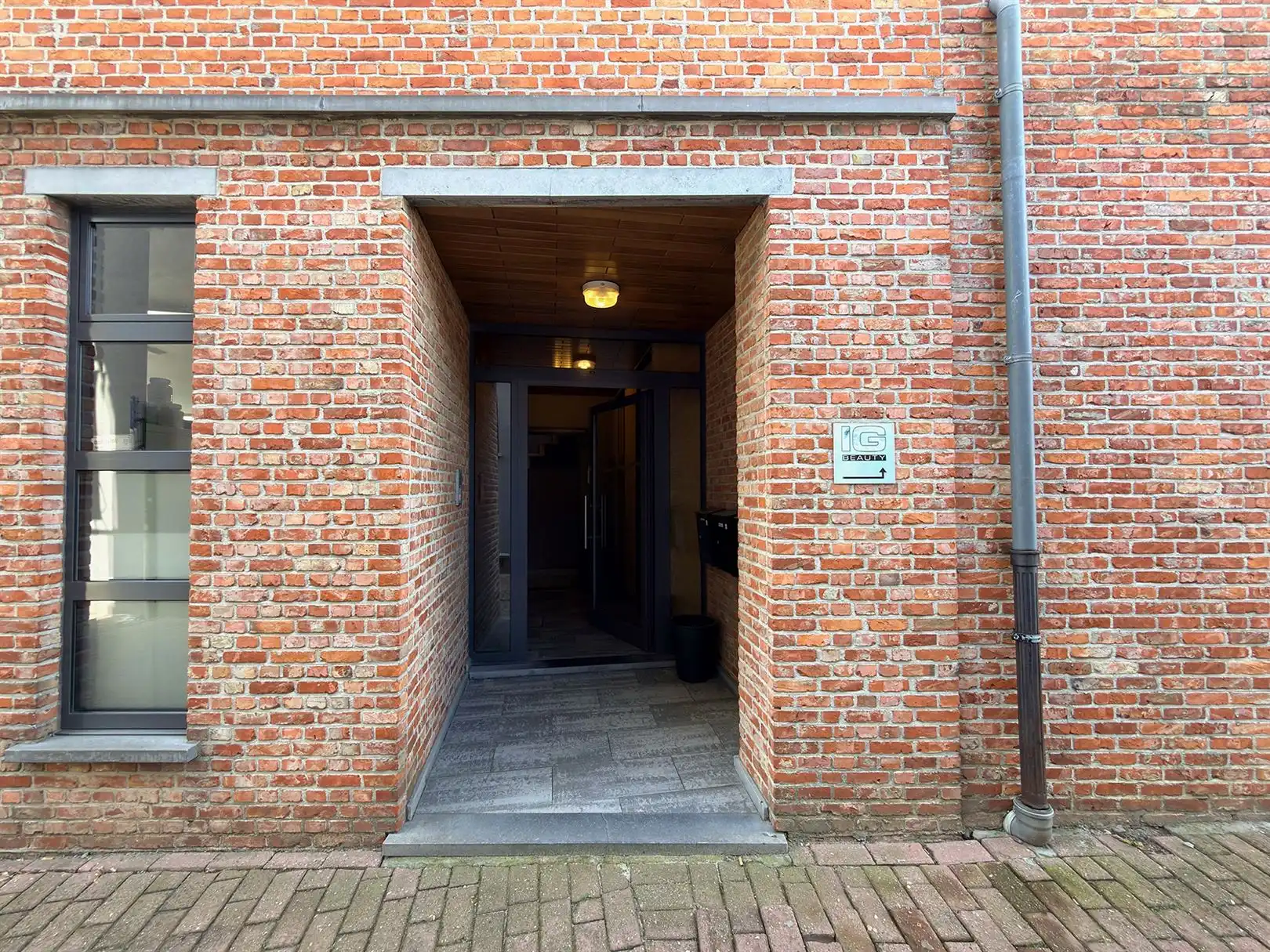 Handelsgelijkvloers, 3 appartementen en eigen parking!! foto 36