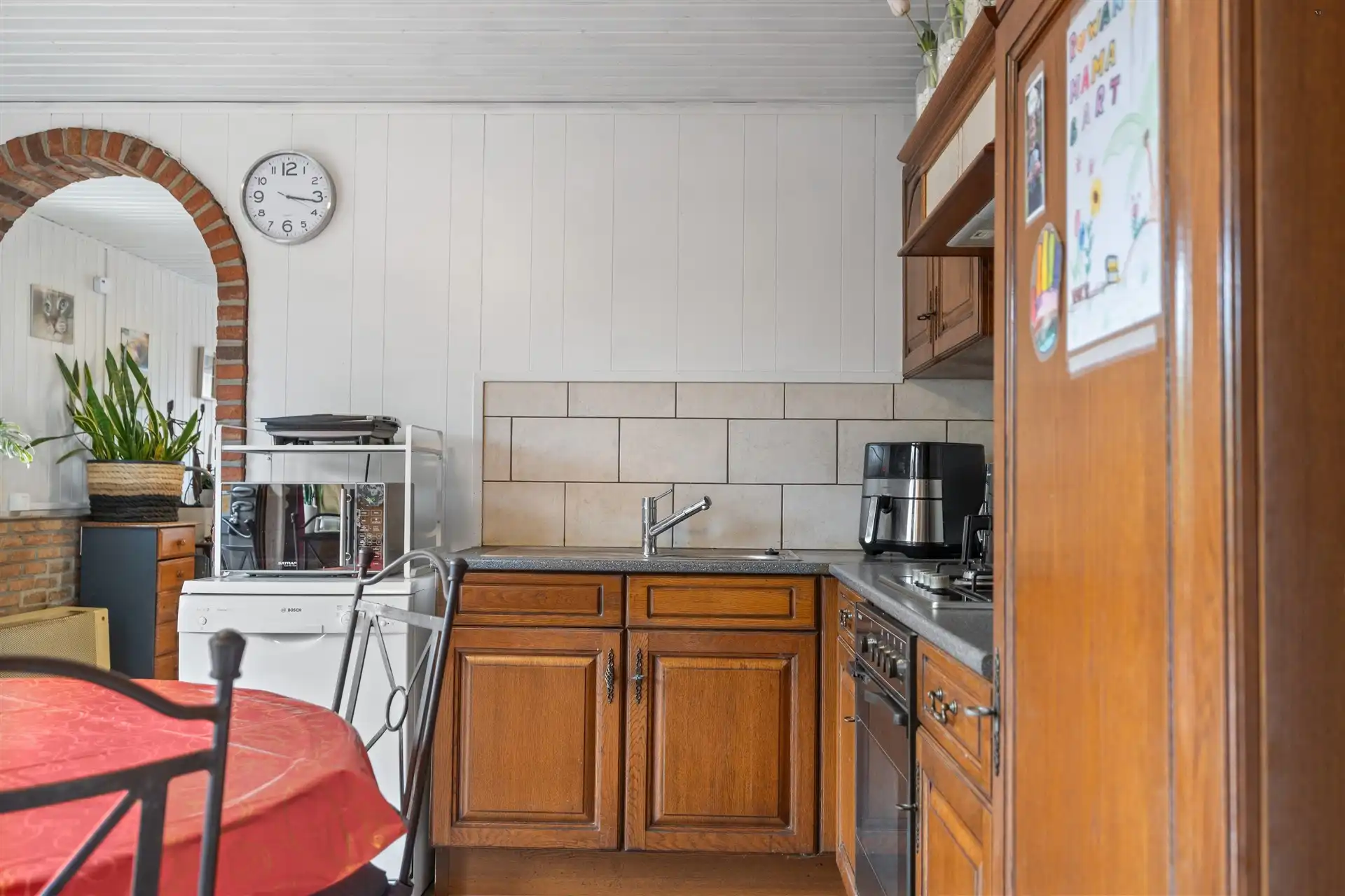 verzorgde woning met brede oprit en garage foto 7