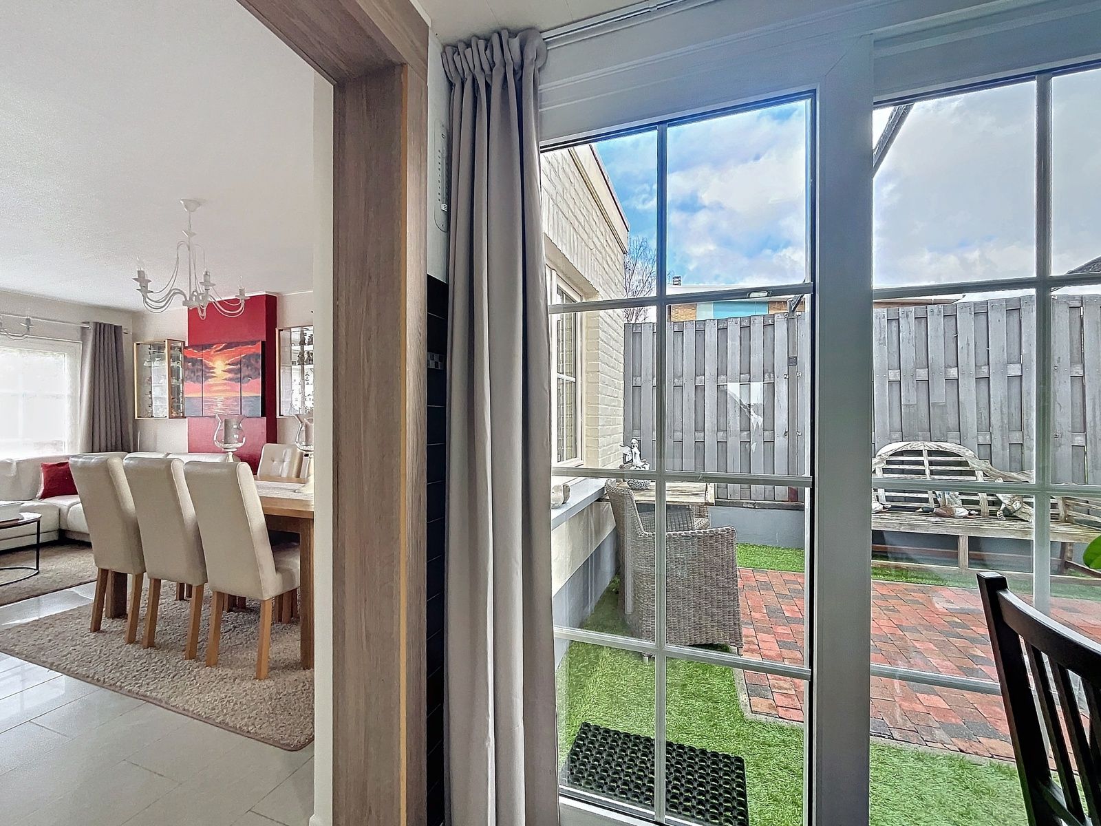 Gelijkvloerse bungalow met 1 slpk en terras nabij centrum foto 13