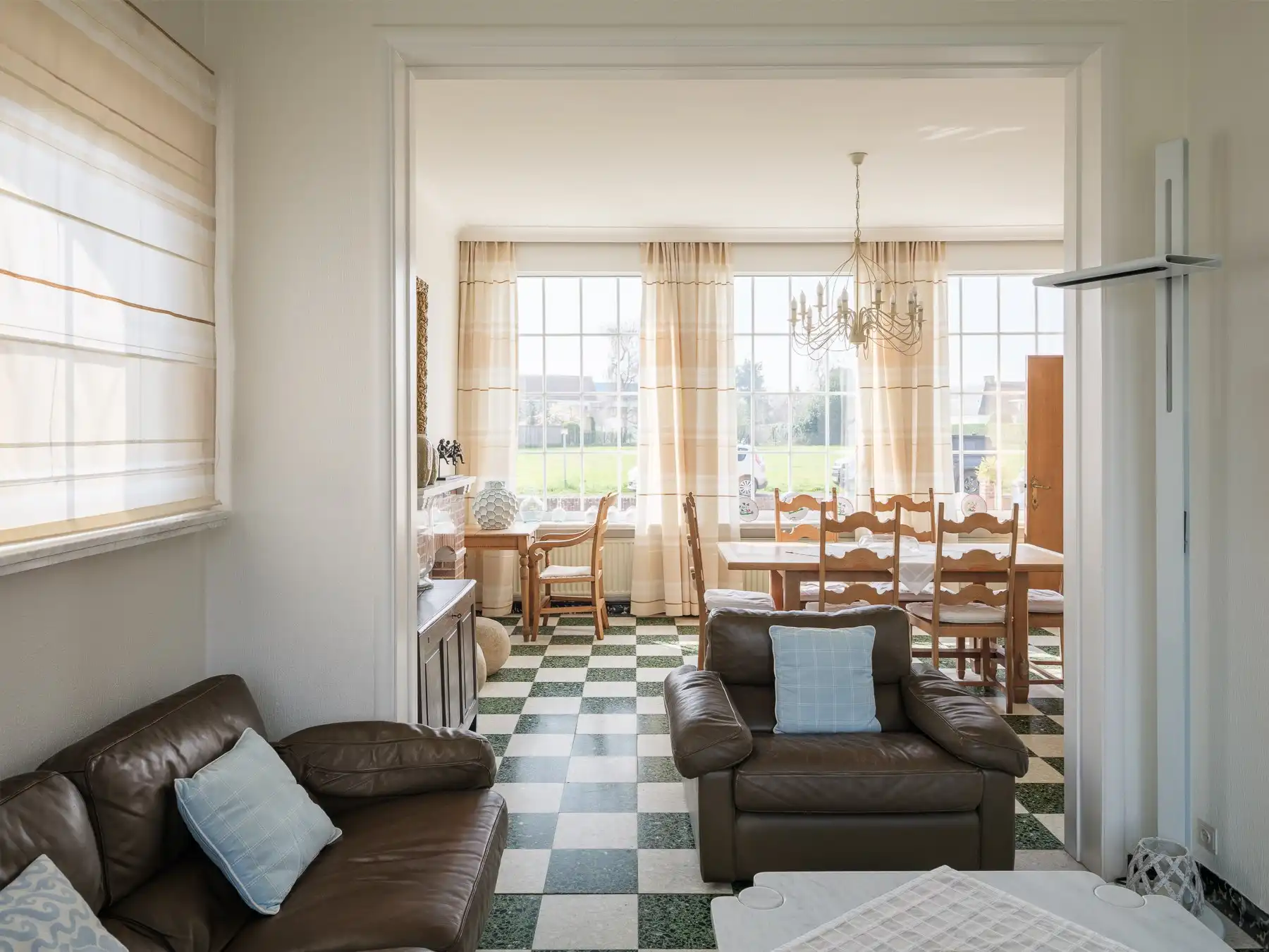 Halfopen herenhuis met loods en uitzonderlijk veel potentieel. foto 11