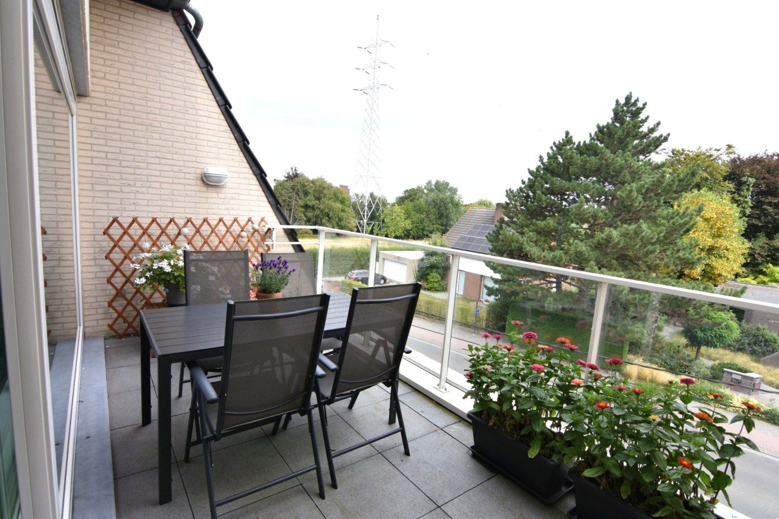 Lichtrijk 2-slpk appartement met privé parking nabij Rumbeke foto 8