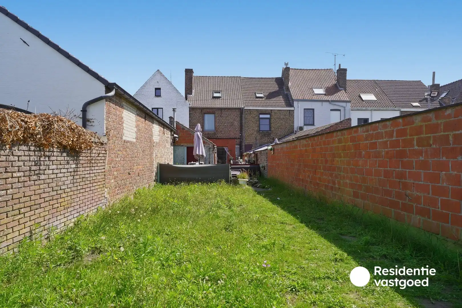 Ruime gezinswoning met 4 slaapkamers en grote tuin in Sint-Andries foto 8