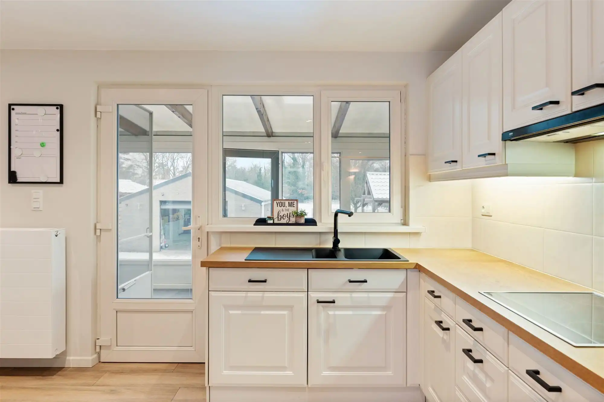 INSTAPKLARE GELIJKVLOERSE WONING MET RUIME GARAGE OP 2191M2 foto 7