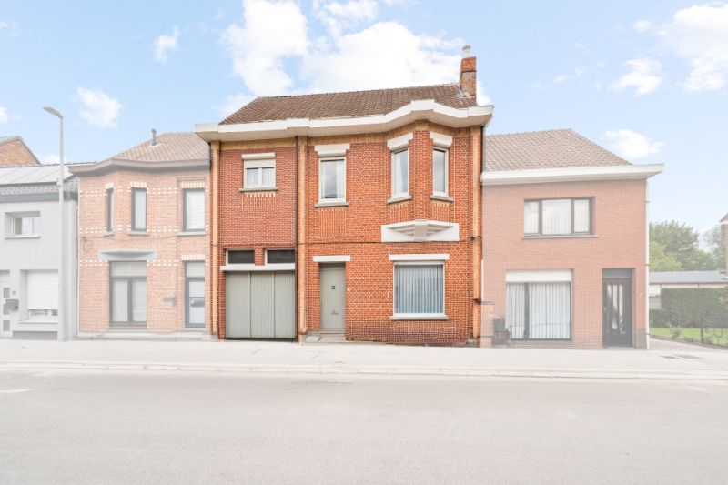 Ruime woning op Spoele met inpandige garage. foto {{pictureIndex}}