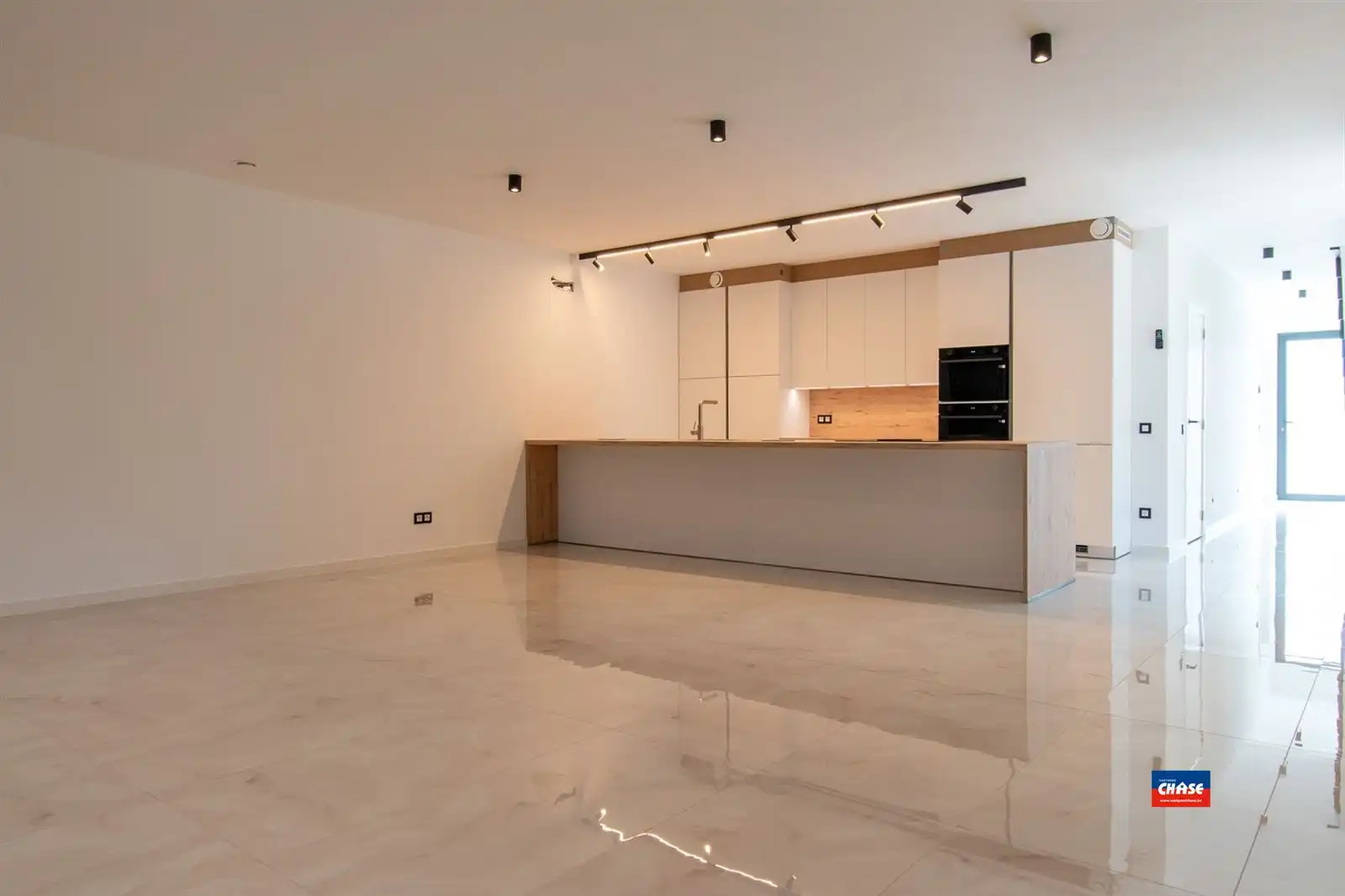 Nieuwbouwwoning met 4 slpks, 3 badk en tuin foto 2