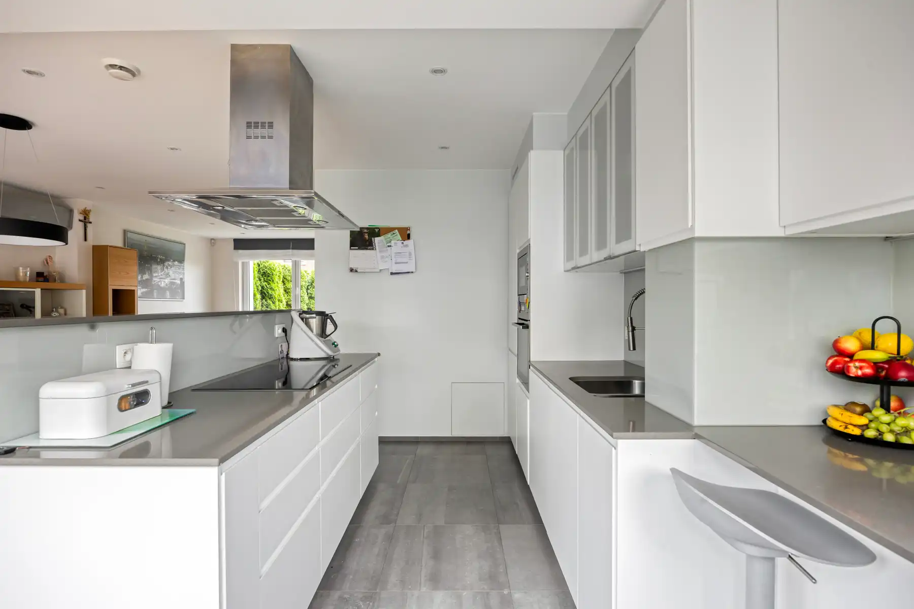 Gerenoveerde woning met 3 slaapkamers, 2 badkamers en garage foto 9
