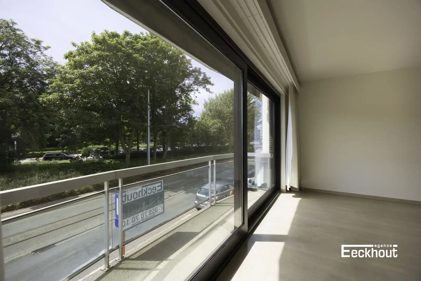 Mooi en centraal gelegen 2 slaapkamerappartement met open zicht! foto 2