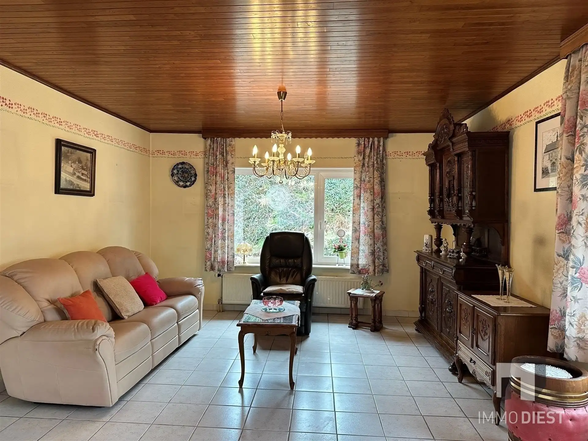 Woning met stalling/opslagplaats en weiland foto 15