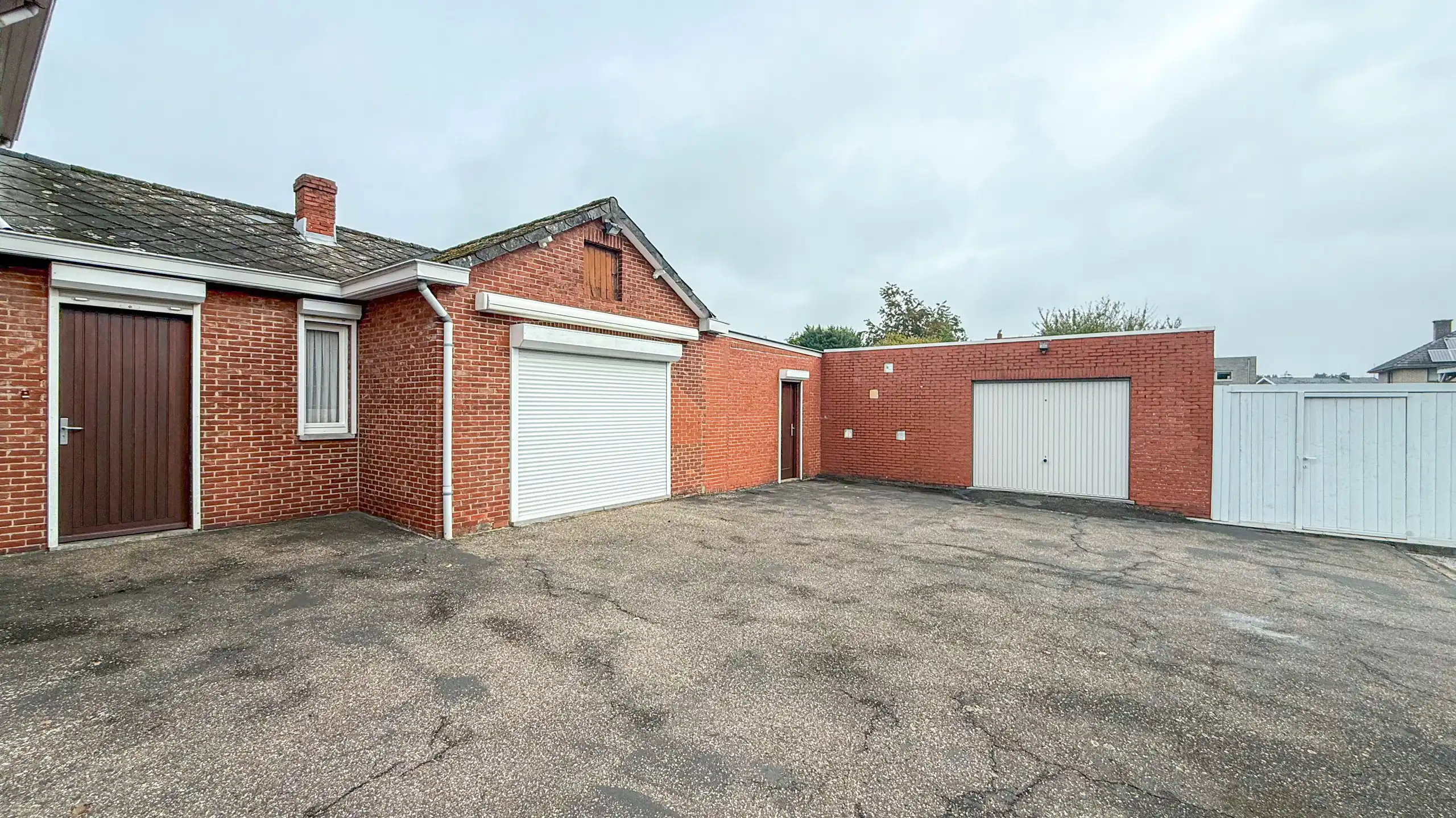 Ruime woning met 3 slaapkamers en zeer breed perceel! foto 32