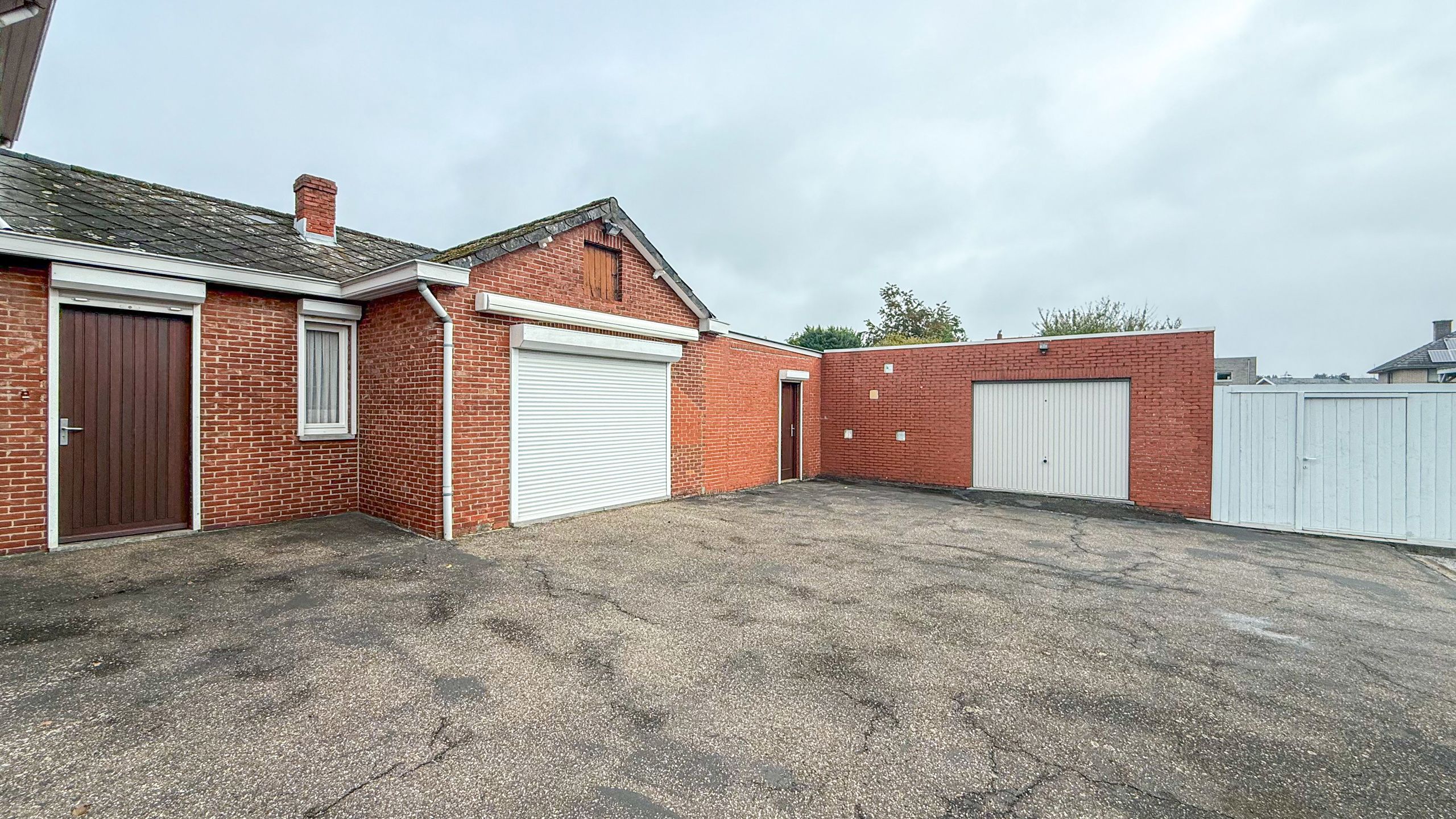 Ruime woning met 3 slaapkamers en zeer breed perceel! foto 32